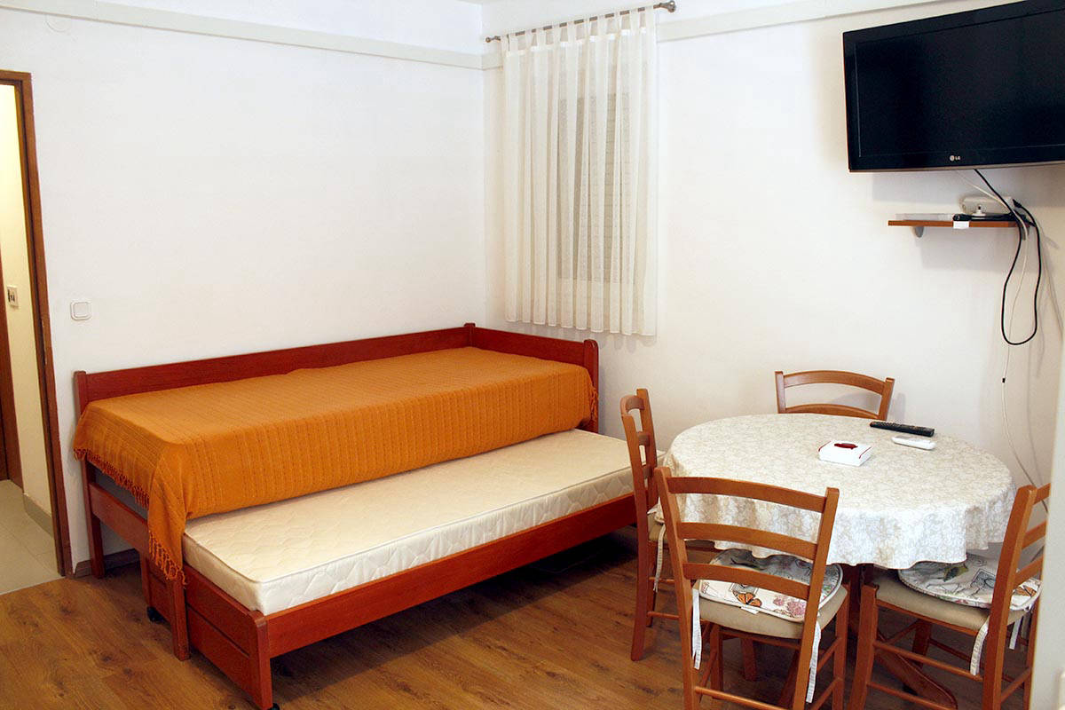 Podvornica apartments Metajna