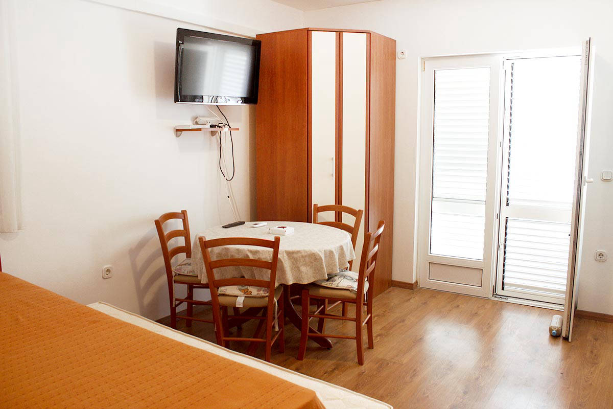 Podvornica apartments Metajna