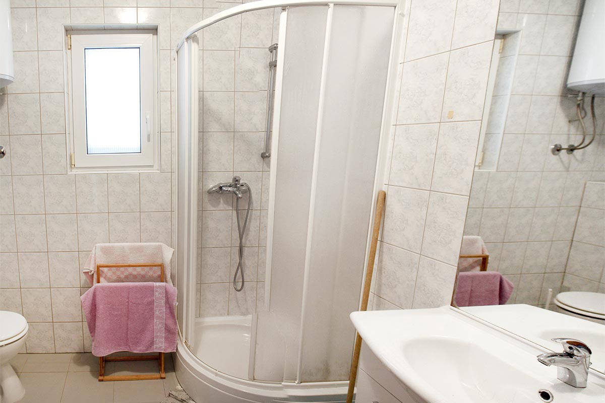 Podvornica apartments Metajna