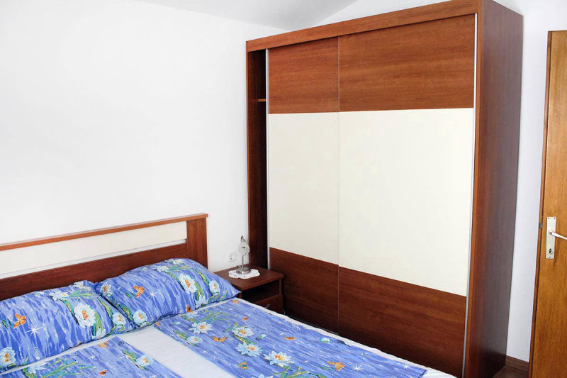 Podvornica apartments Metajna