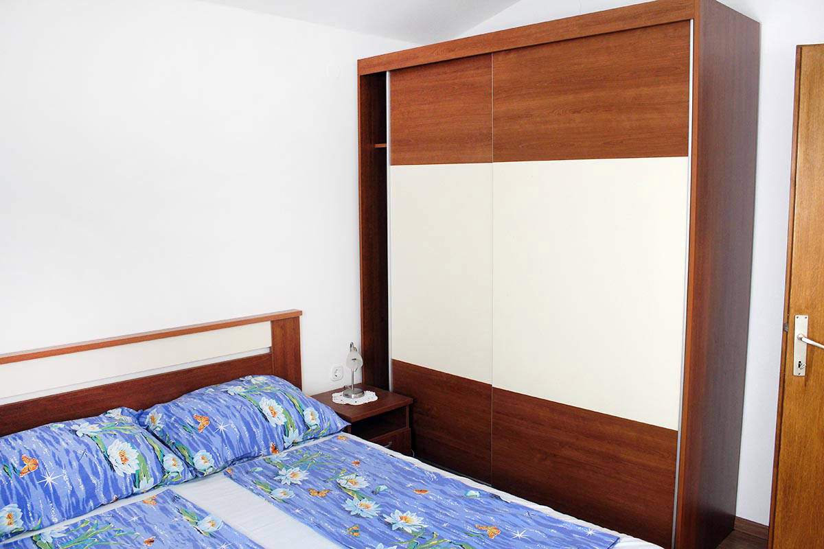 Podvornica apartments Metajna