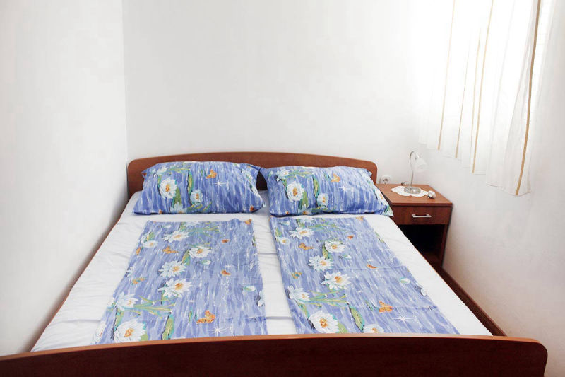 Podvornica apartments Metajna