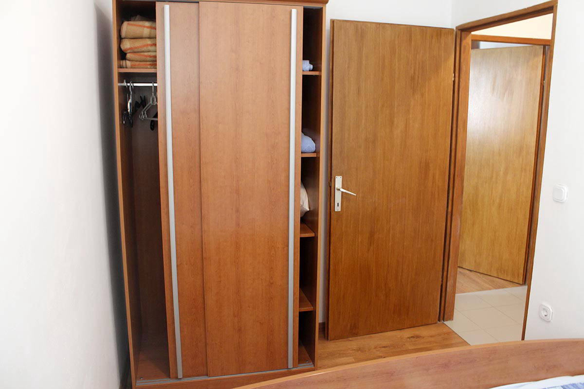 Podvornica apartments Metajna