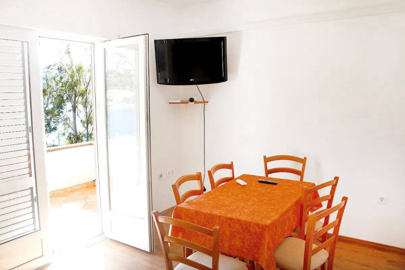 Podvornica apartments Metajna