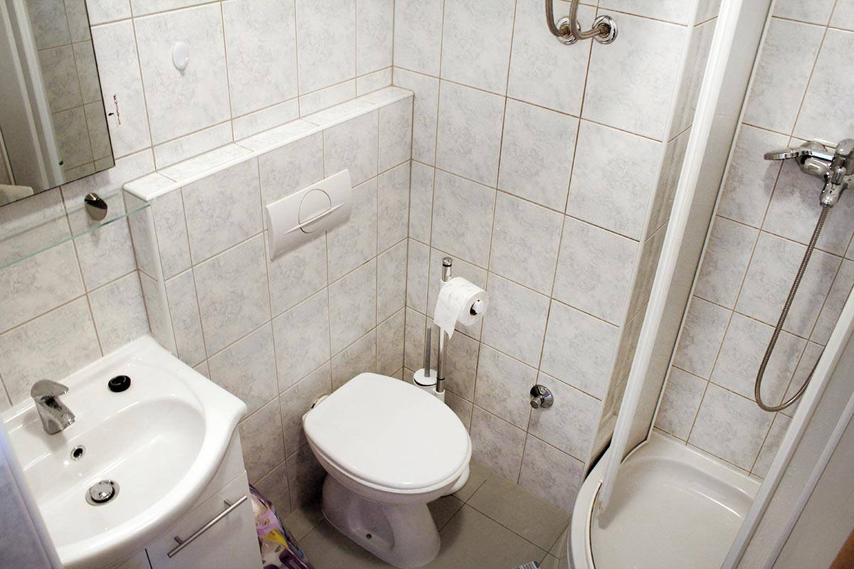 Podvornica apartments Metajna