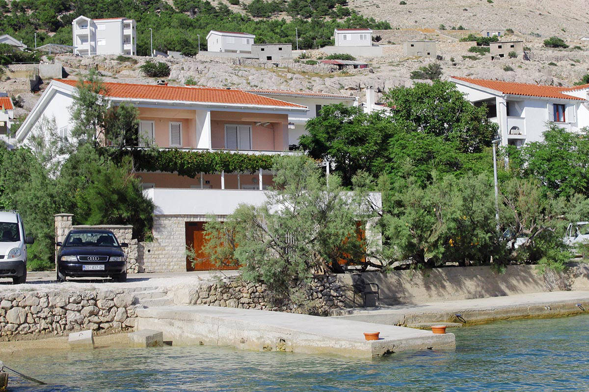 Podvornica apartments Metajna